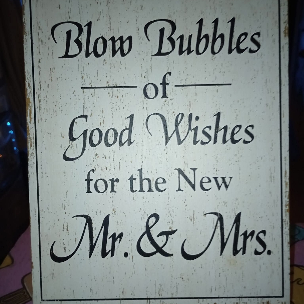 Hobby Lobby "Bubbles Mr & Mrs" Wedding Sign